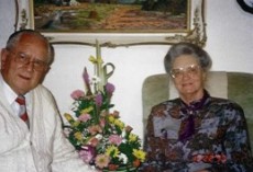 b9c1d2e9f4 Dr Japie Henning en sy gade Lydia op haar sewentigste verjaardag - 22 Oktober 1999