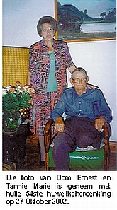 Die foto van Oom Ernest en Tannie Marie is geneem met hulle 54ste huweliksherdenking op 27 Oktober 2002.