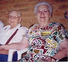 Oom Henning Hennning en sy eggenote, Albertina. Hy was die enigste Henning in Suid-Afrika wat ook die voornaam Henning gehad het.