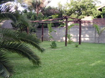 Die druiweprieël wat Frik en Rina Venter van Garsfontein, Pretoria met steggies van Elandskraal, Cradock druiwe gekweek het